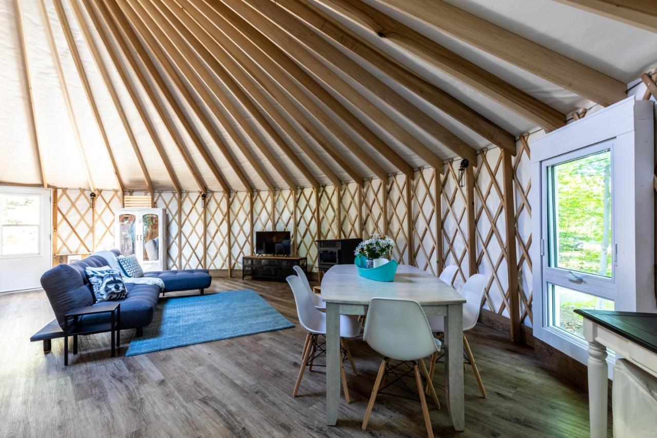 Yourtes Glamping Du Poisson Blanc Notre-Dame-du-Laus Ngoại thất bức ảnh