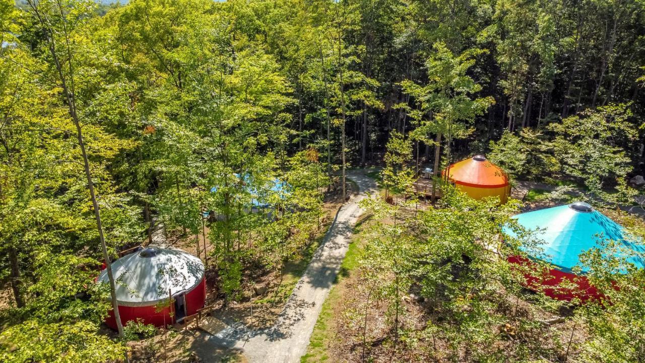 Yourtes Glamping Du Poisson Blanc Notre-Dame-du-Laus Ngoại thất bức ảnh