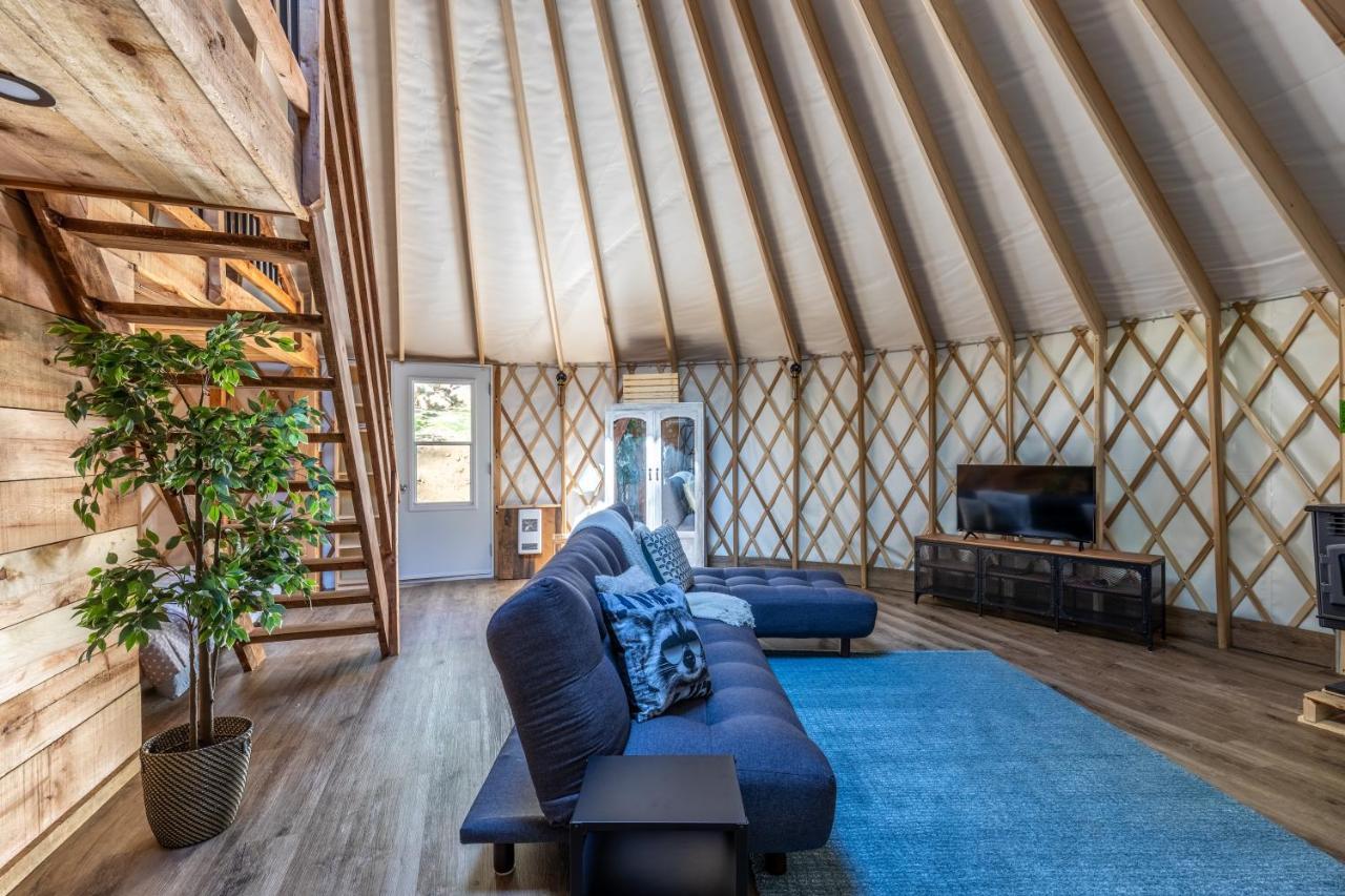 Yourtes Glamping Du Poisson Blanc Notre-Dame-du-Laus Ngoại thất bức ảnh